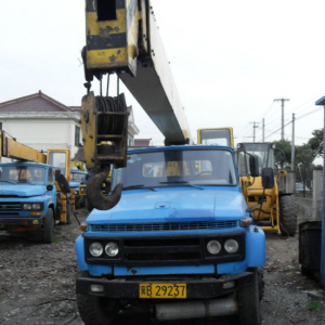 求購16噸四節臂吊車(chē)，20B， 25噸吊車(chē)