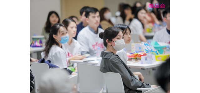 Z世代在唯品會(huì )光芒四射：95后女生帶領(lǐng)團隊拓展品牌業(yè)務(wù)，半年內業(yè)績(jì)沖進(jìn)前五